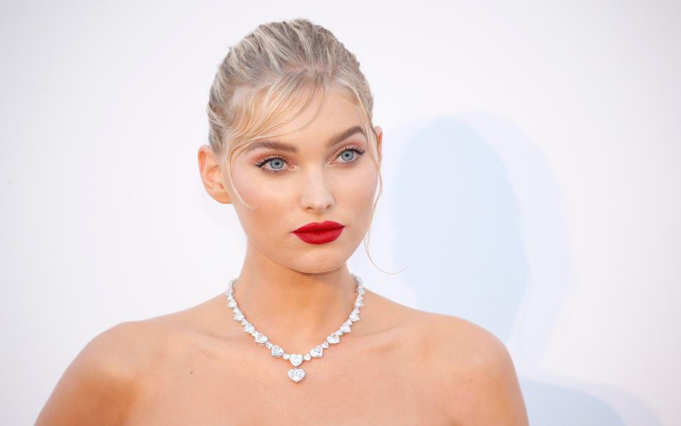  Elsa wore her hair pulled back, which perfectly highlighted her bold red lips and stunning silver necklace