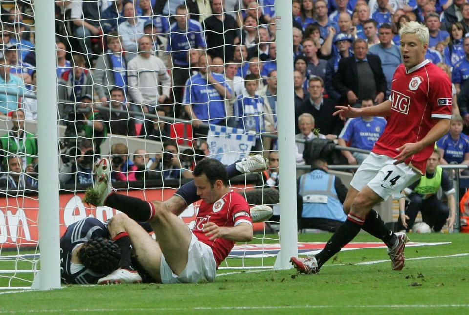  Manchester United legend Ryan Giggs believes his shot against Chelsea in the FA Cup final crossed the line