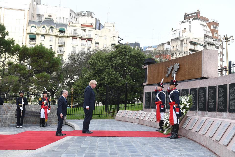  Boris Johnson lays wreath to commemorate the 649 Argentines killed in the conflict