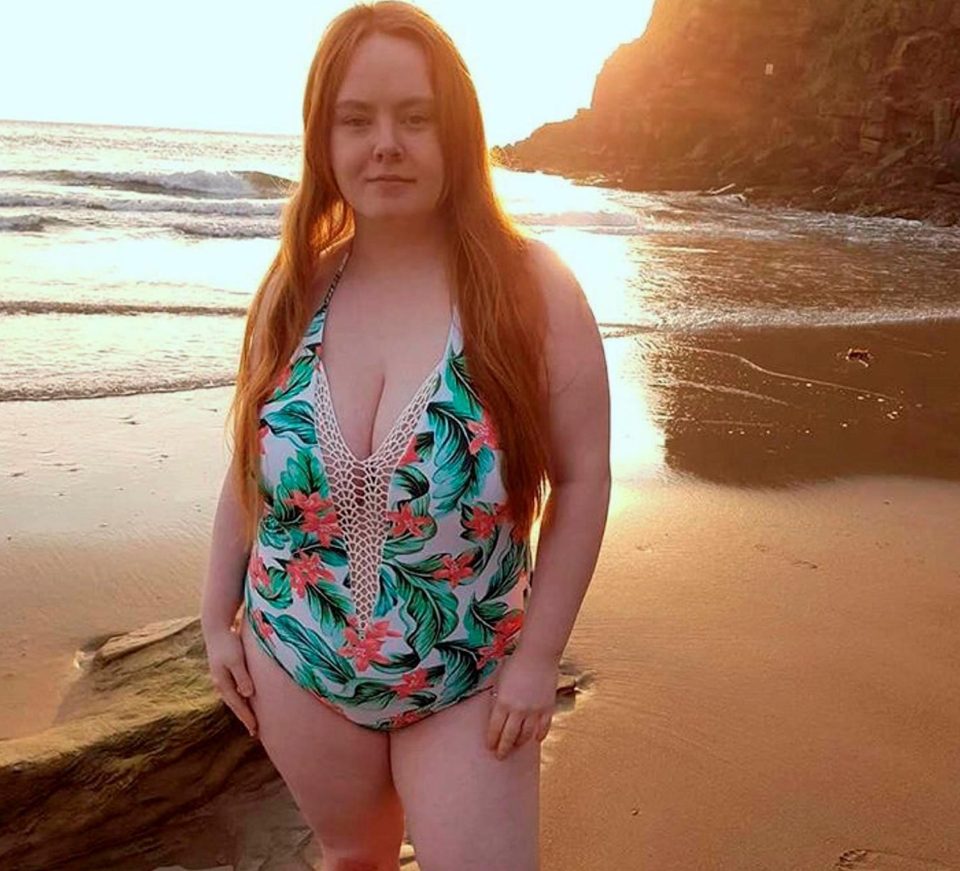  Jade snapped herself enjoying a day at the beach