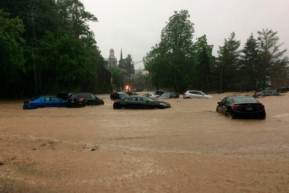  Cars are trapped as water rushes through Ellicott City