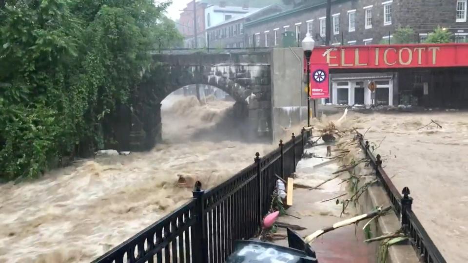  Flash floods rip through Elicott City in Maryland