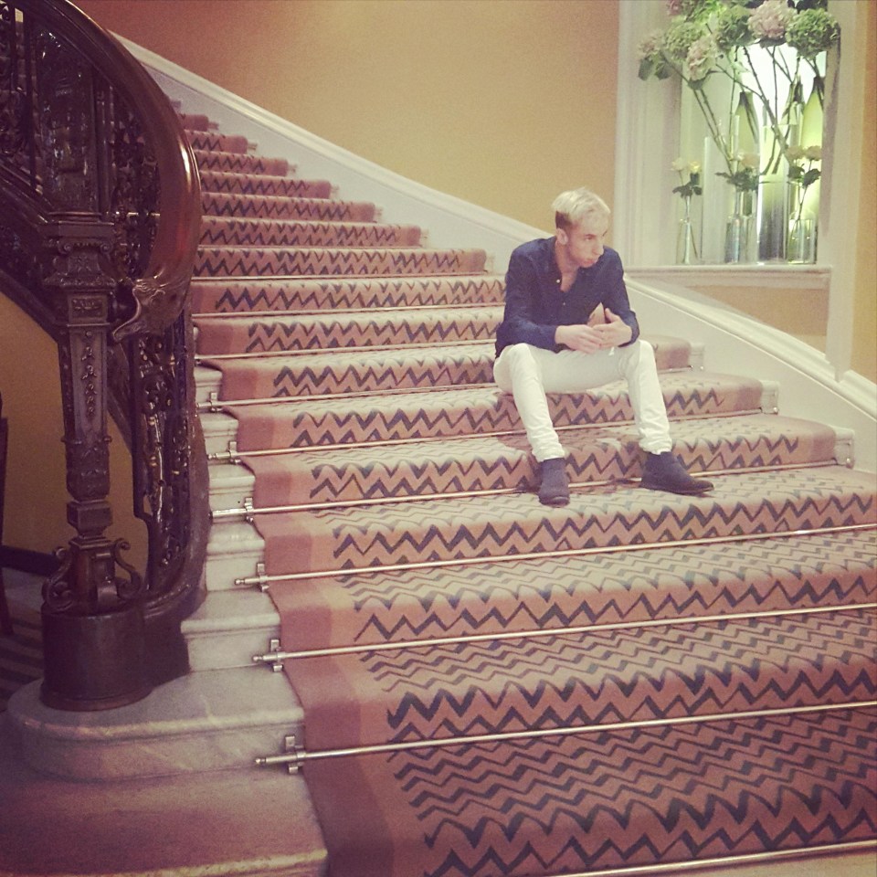 Stevie looks pensive on the stairs on Claridge’s lobby