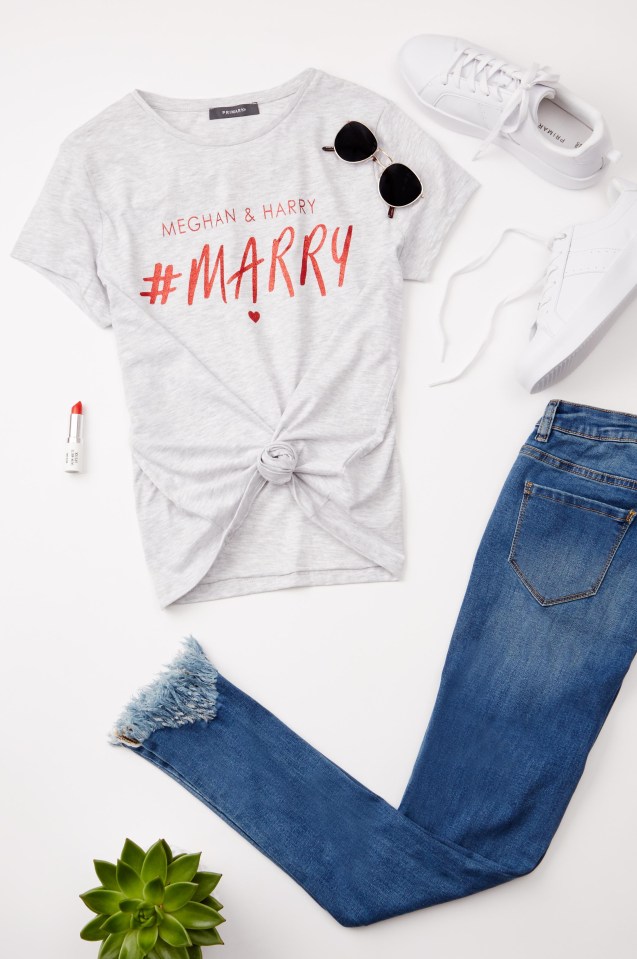 The grey tee features a tie-bottom, and looks great when paired with denim jeans