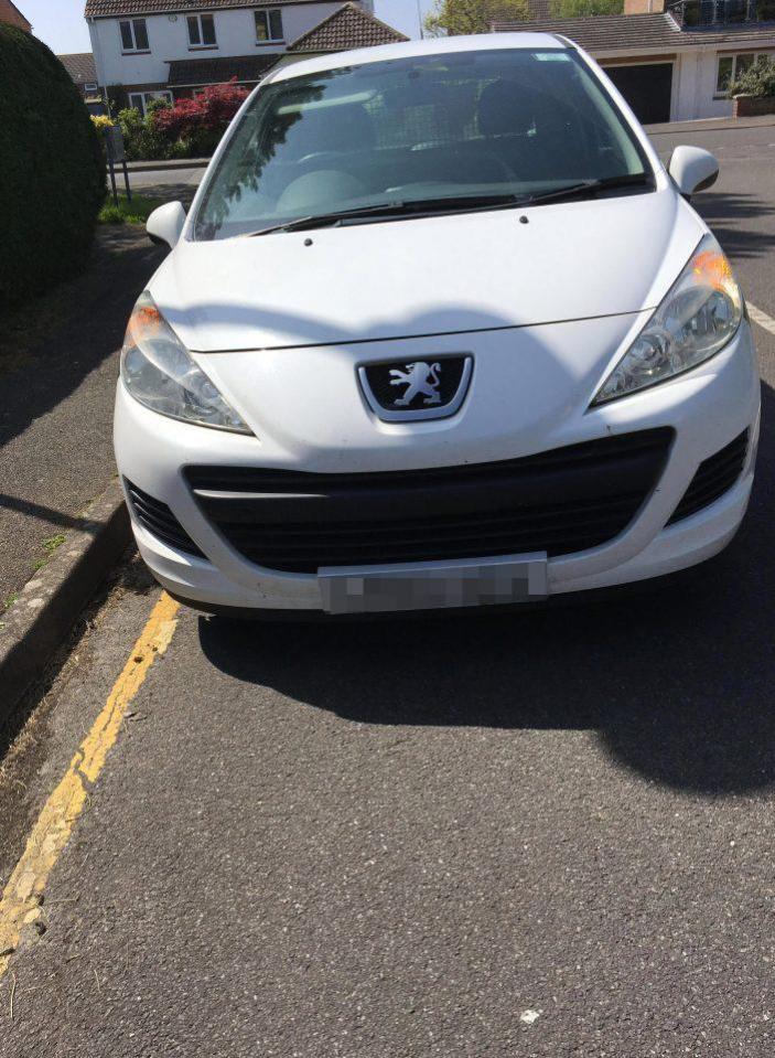  The traffic warden allegedly got out of his car to fine others for the same offence