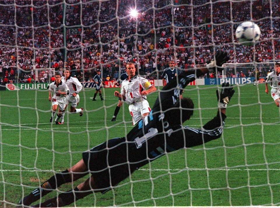  Alan Shearer scores an unstoppable penalty against Argentina