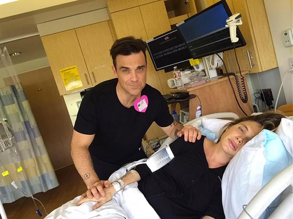  Robbie Williams live tweeted Ayda's labour while in the US hospital delivery room