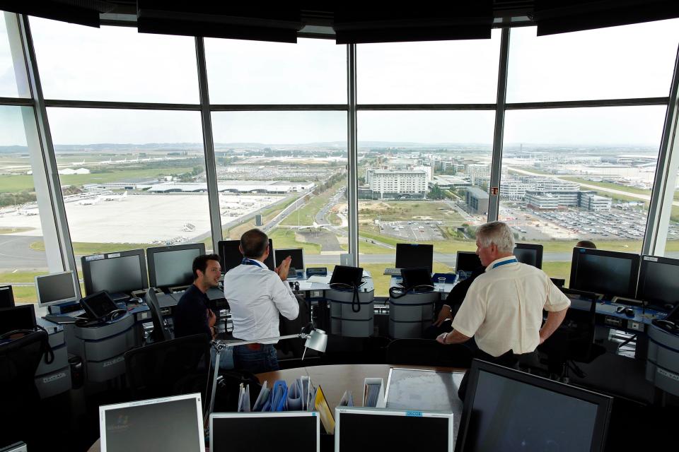  Air traffic controllers in France are responsible for delays costing £260m a year