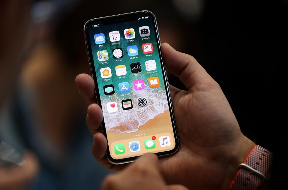  Users say the iPhone X quickly heats up for no apparent reason