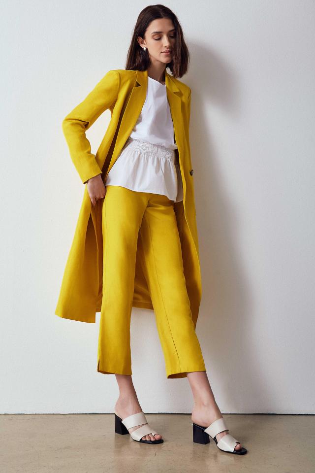  TIP: Embrace linen textures in bold colours. This long jacket will cover hips and thighs