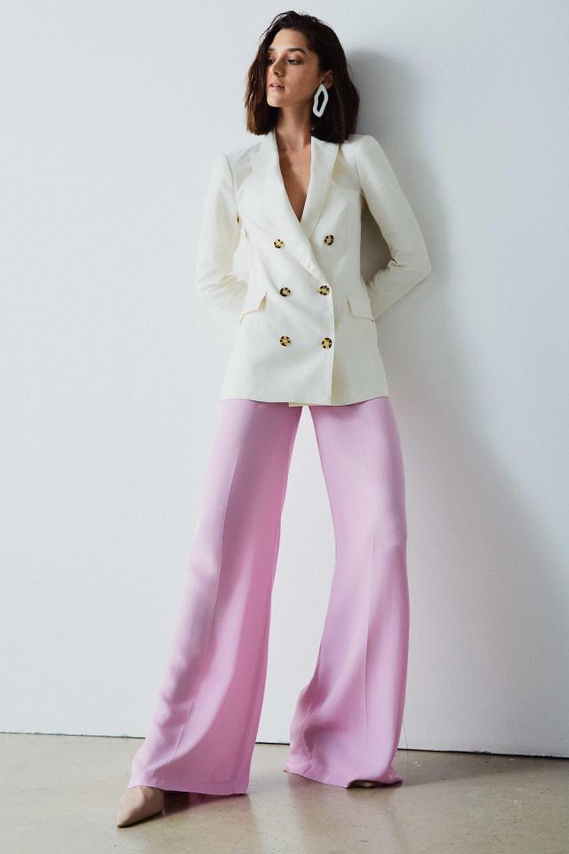  TIP: Ditch traditional work wear and opt for relaxed tailoring. This combo is super flattering and smart