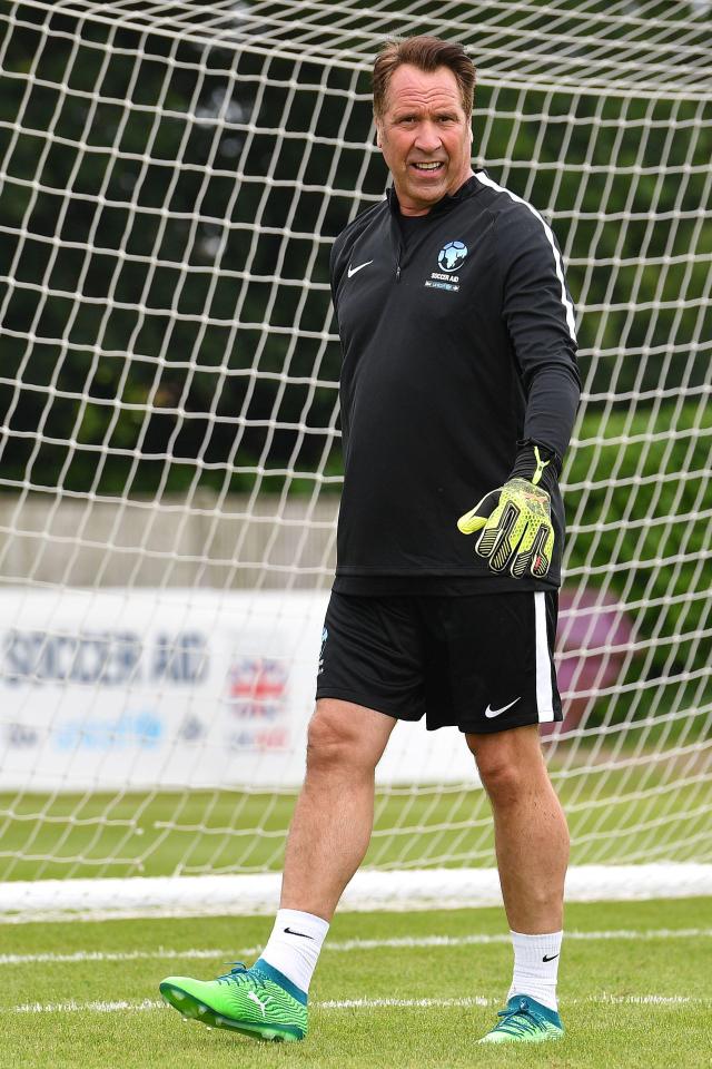  England legend David Seaman will be in attendance for England's opener