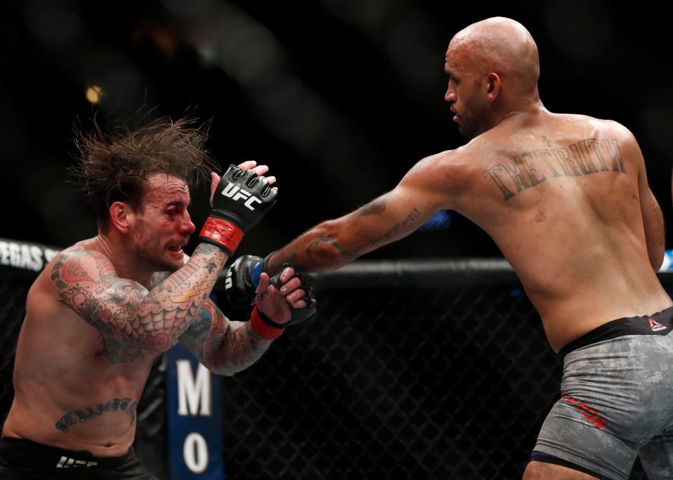  CM Punk could not match Mike Jackson's striking and lost a unanimous decision