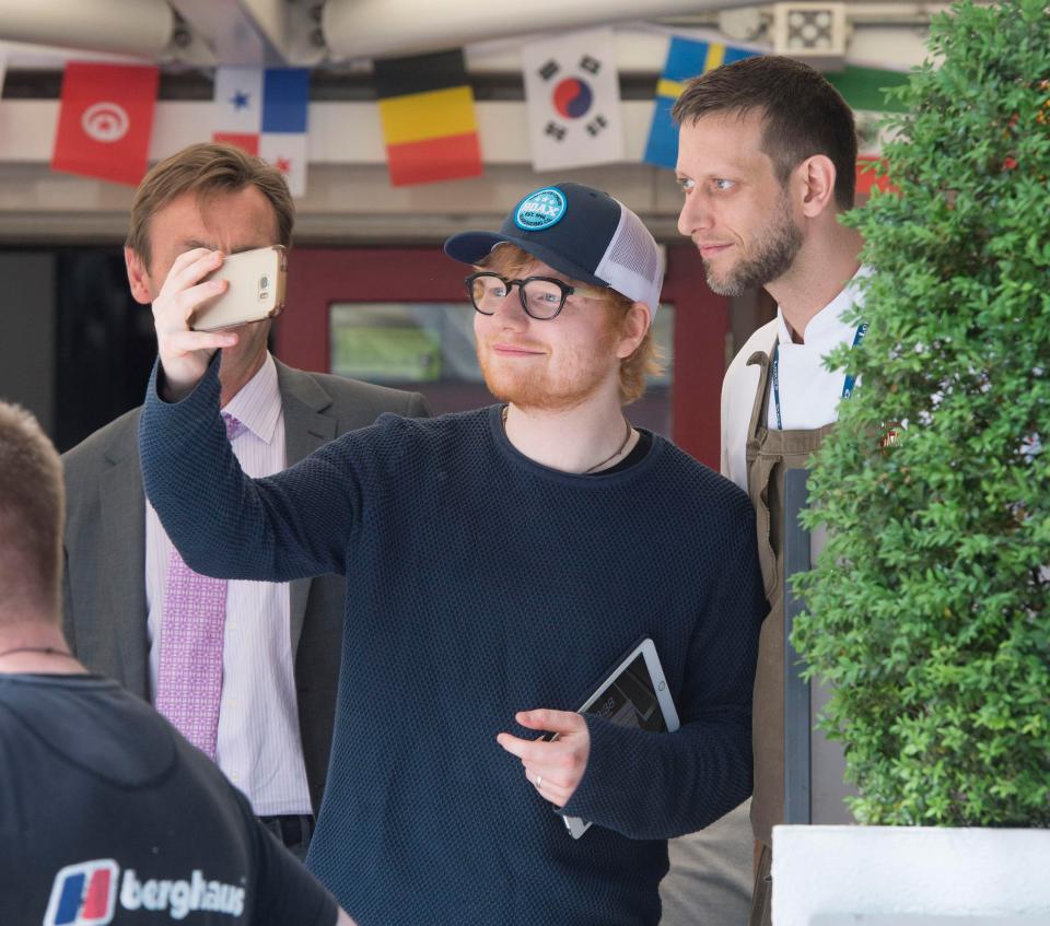  Ed looked more than happy to take a selfie with a fan