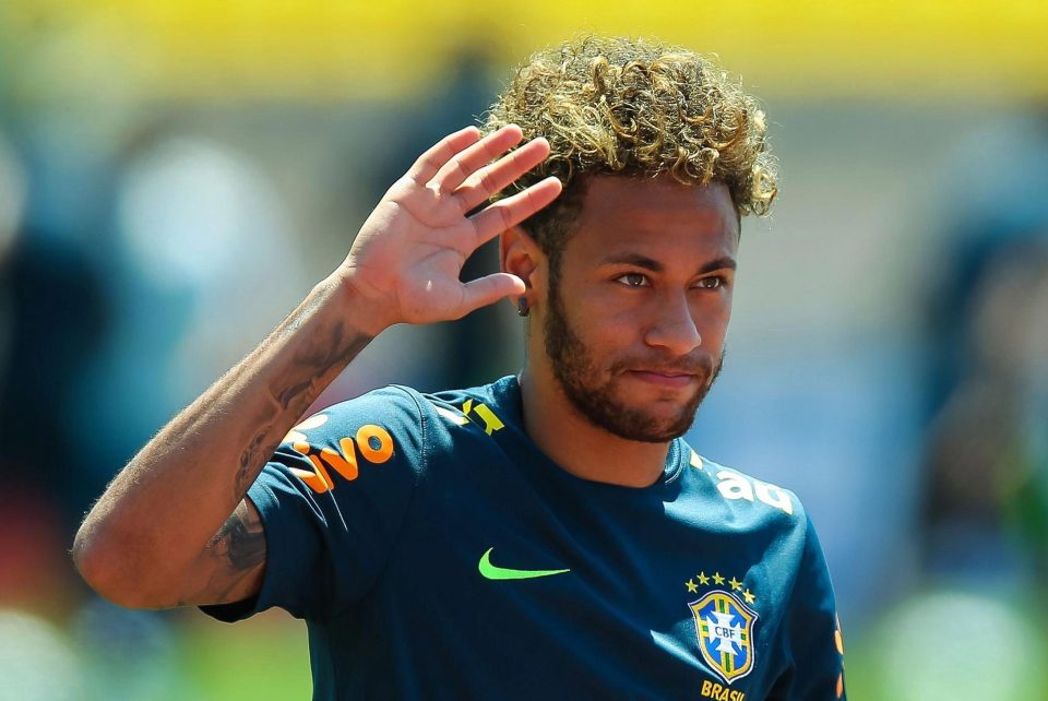  Neymar believes he is still behind Cristiano Ronaldo and Lionel Messi in the rankings