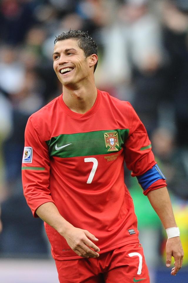  Cristiano Ronaldo scores Portugal's seventh in 7-0 victory over North Korea