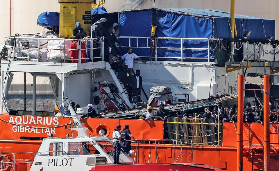  A rescue ship packed full of African migrants docks in the Spanish city of Valencia