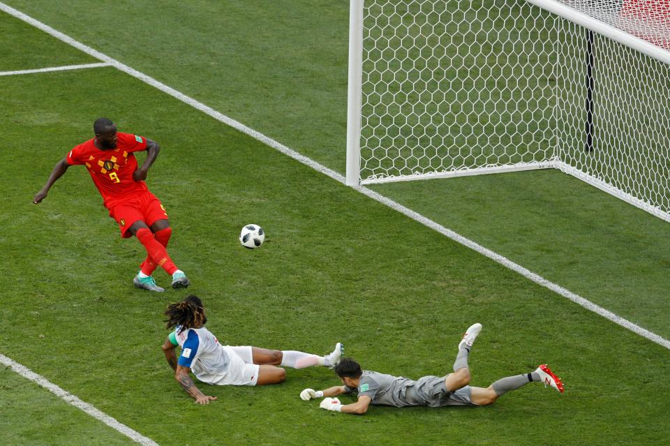  Lukaku narrowly failed to get on the end of a cross after a great interception from Panama defender Roman Torres