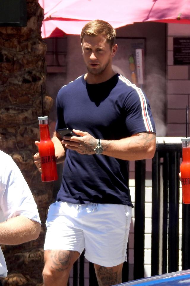  The muscly hunk was later seen walking down the strip in casual attire whilst clutching onto his phone