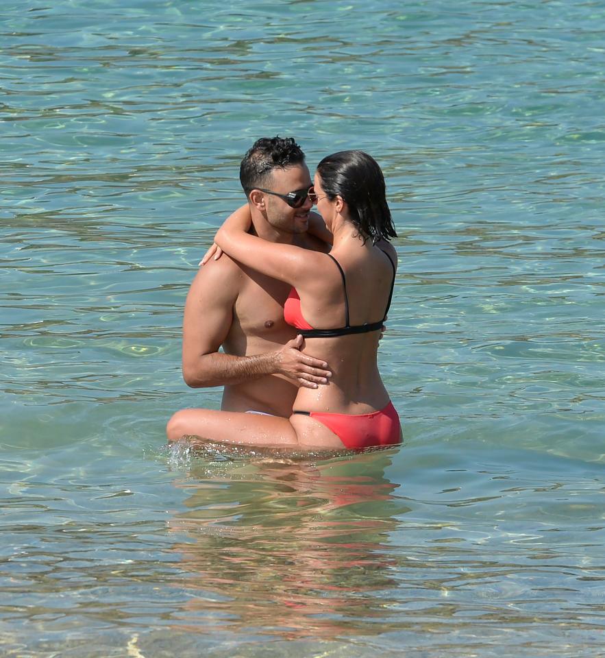  Lucy Mecklenburgh and Ryan Thomas put on a steamy display in the sea in Mykonos