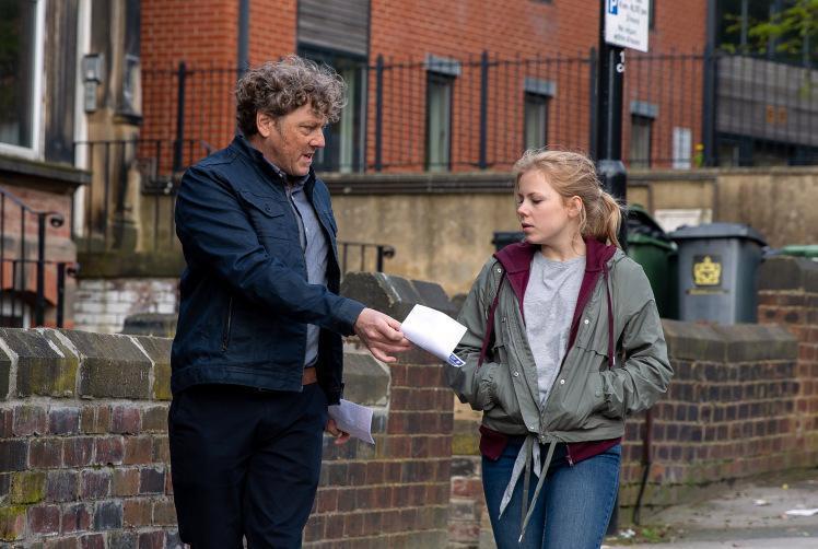  Dax Spencer, left, unwittingly hands Amelia's kidnapper Beth, right, a Missing leaflet