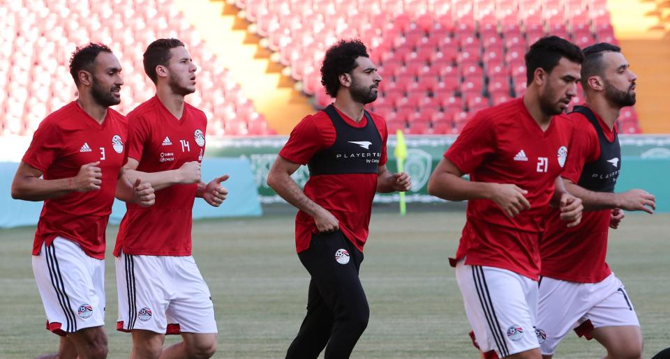  Mo Salah and Co in training ahead of Monday's showdown