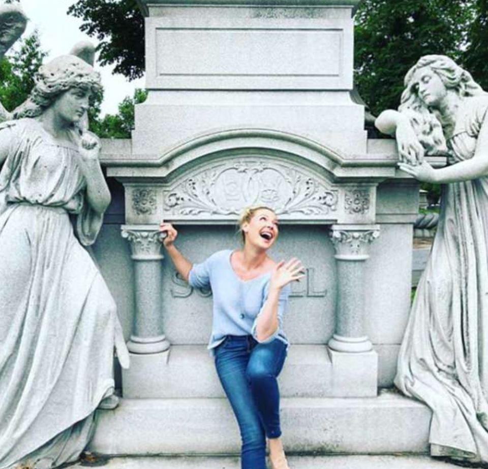  Katherine Heigl has apologised for taking pictures of herself next to gravestones in a cemetery