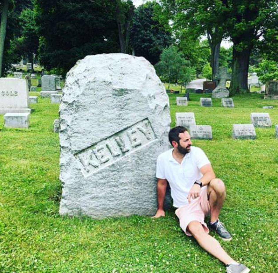  Her husband Josh Kelley also posed next to a tombstone which had his last name engraved onto it