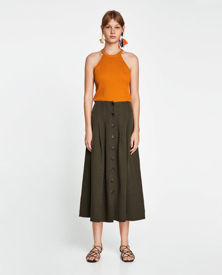  Add a plain coloured top, like this Zara crop