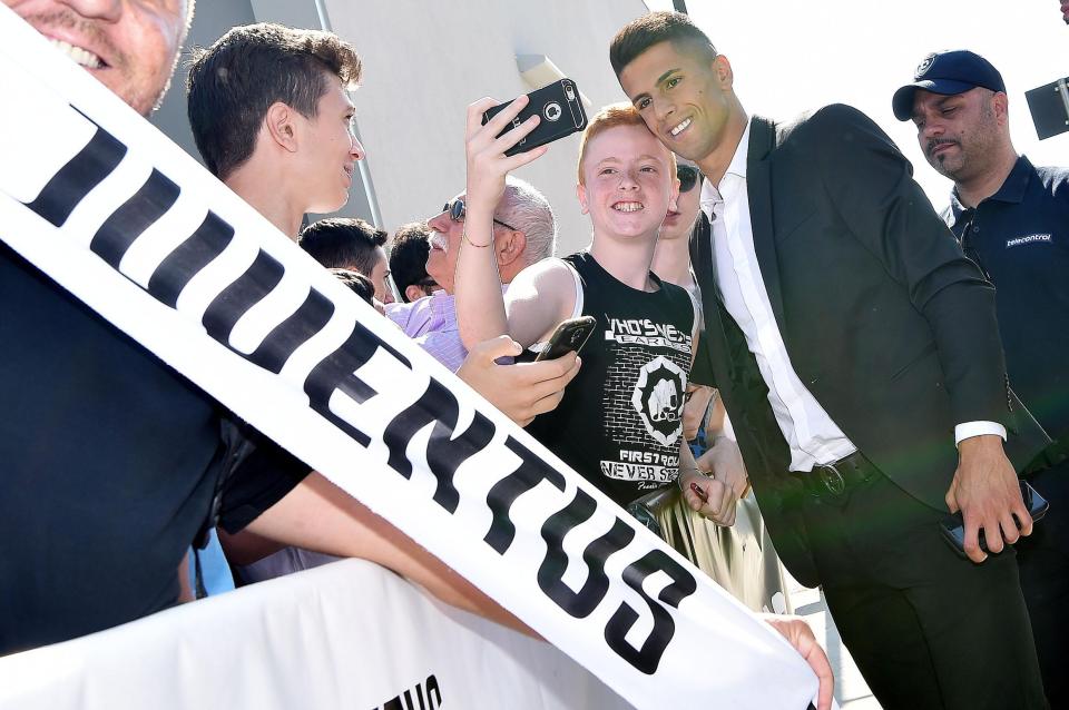  Cancelo, 24, is mobbed by fans after he arrived for a medical in Turin earlier today