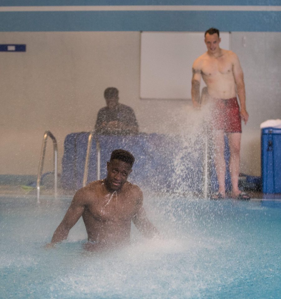  Phil Jones sprays a water hydro massage at Arsenal ace Danny Welbeck