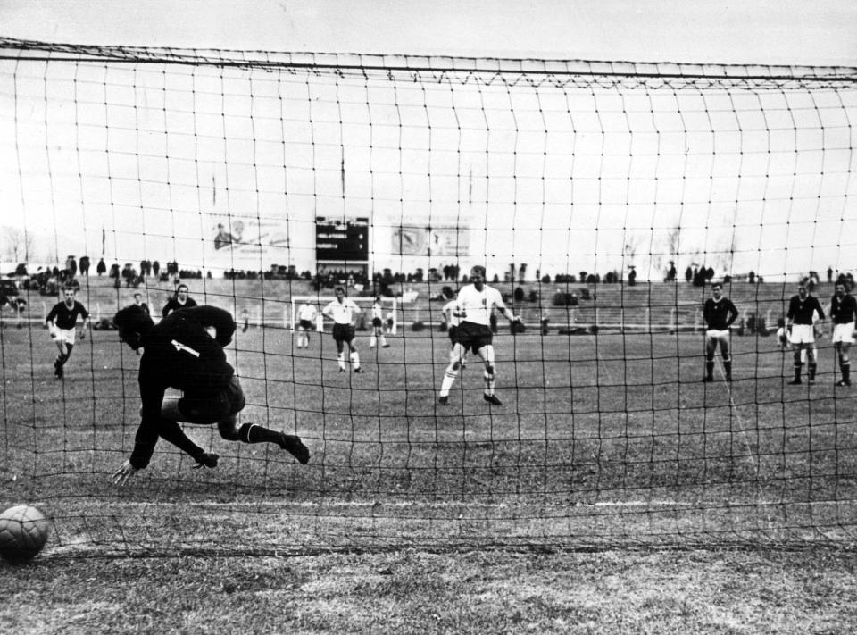  Ron Flowers scores against Hungary fell to a 2-1 defeat