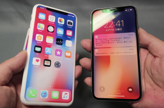  A 5.8-inch iPhone X2 dummy (left) pictured next to an actual 5.8-inch iPhone X (right)