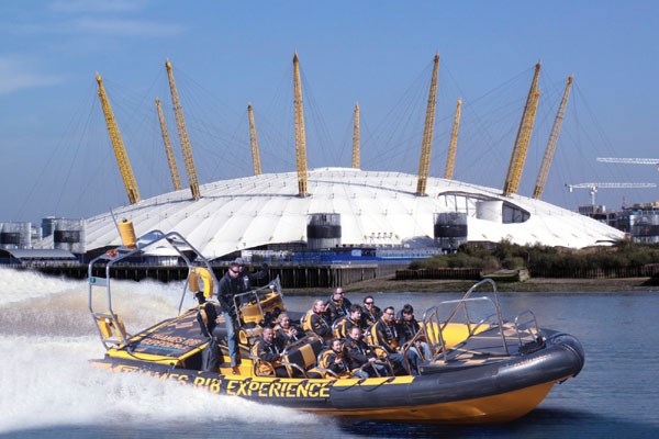  Your dad can experience London from a speed boat