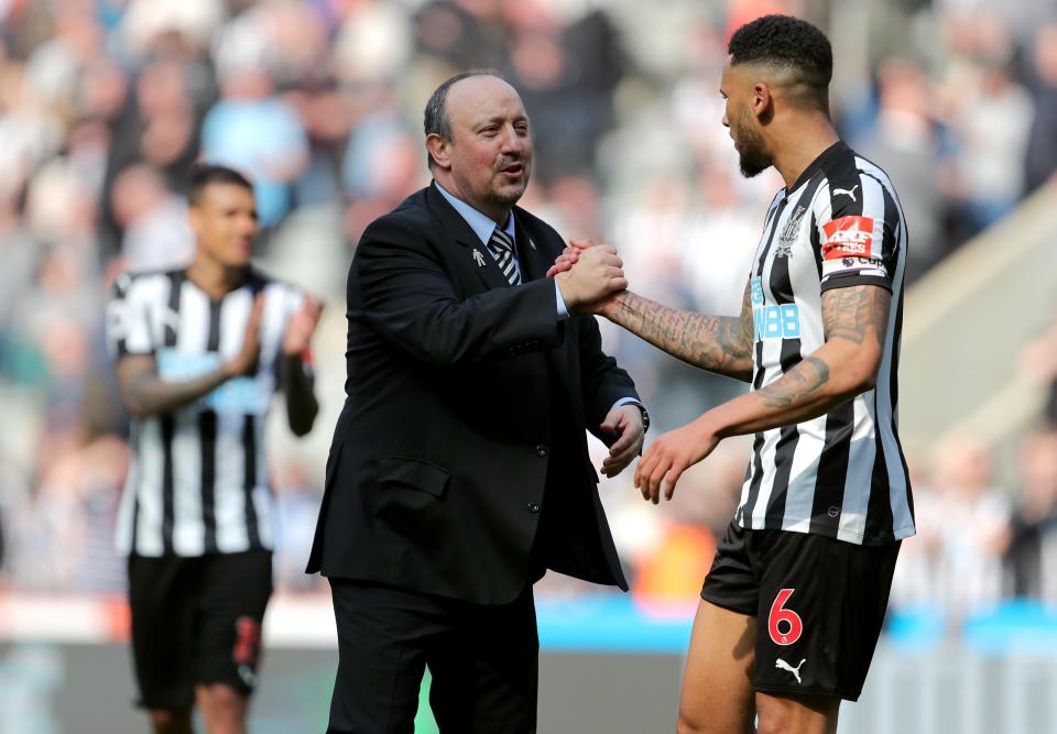  Newcastle manager Rafa Benitez believes Lascelles would be better off staying at St James' Park