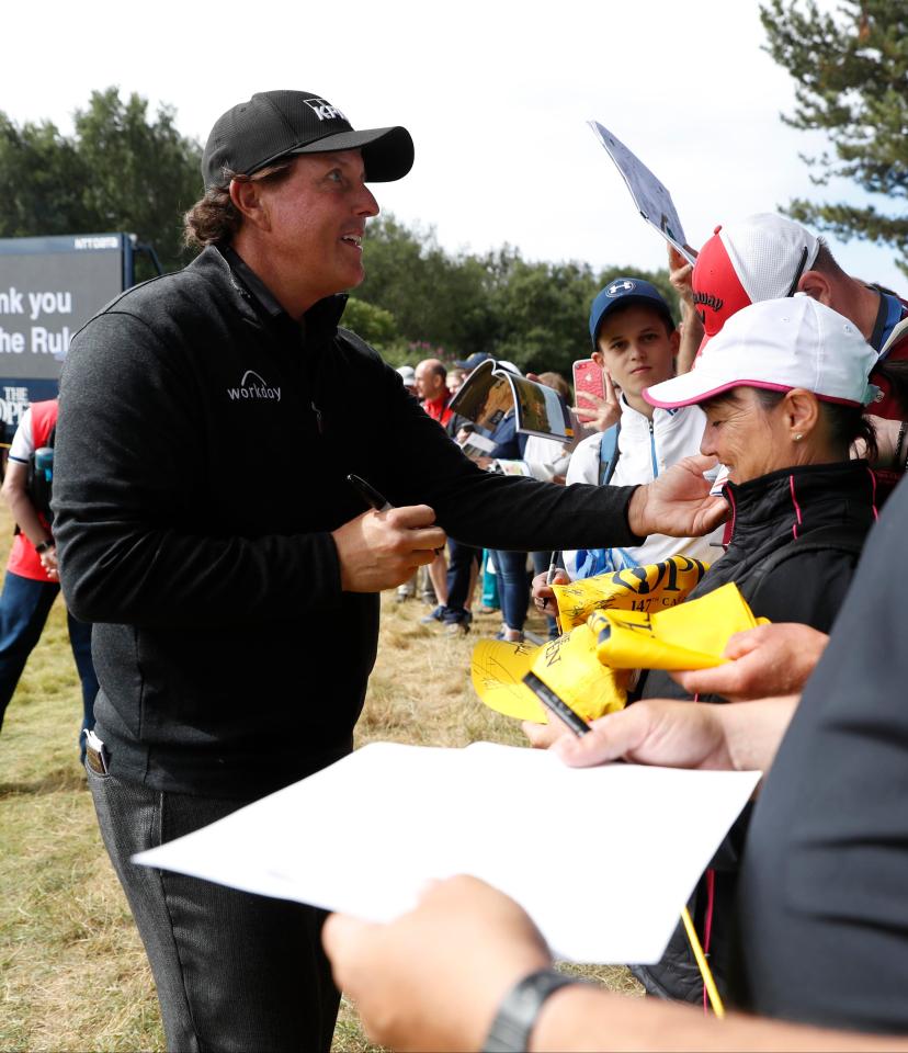  Golf fans at Carnoustie wait for a signature from Leftie