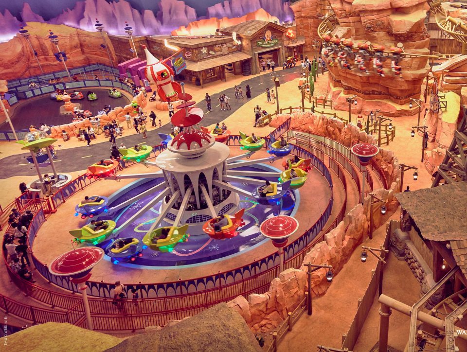 The park transports guests to six expertly designed lands, including DC’s Metropolis and Gotham City, as well as Cartoon Junction, Bedrock, Dynamite Gulch and Warner Bros. Plaza.