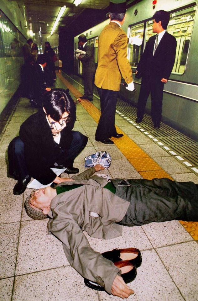  The deadly gas attacks in a Japanese subway injured 6,000 people