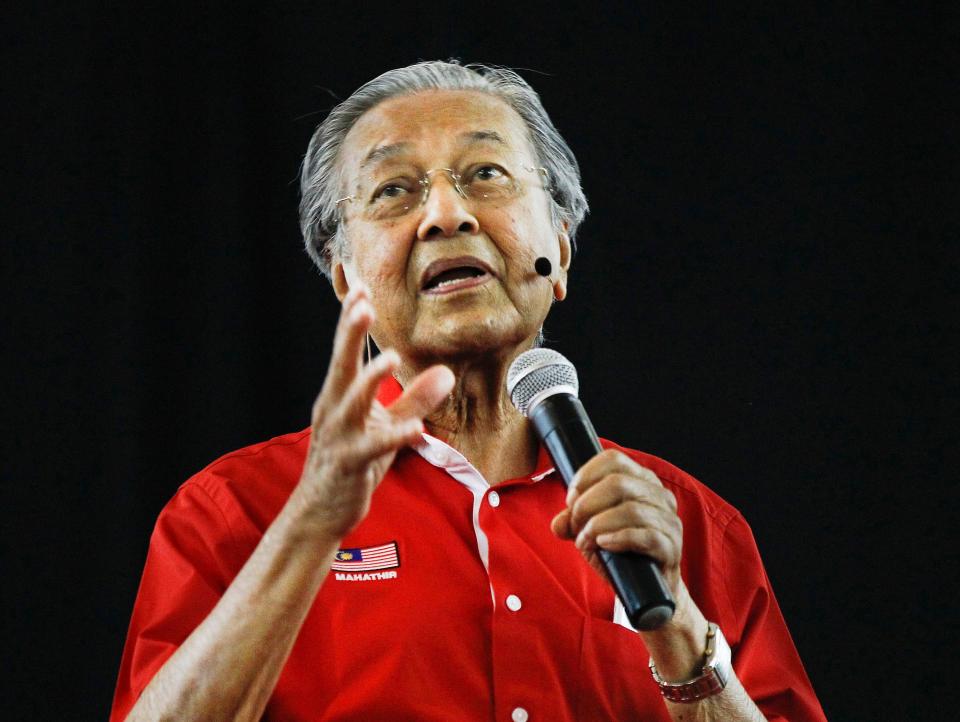  Malaysia’s Prime Minister, Mahathir Mohamad has suggested American secret agents must know of the plane’s whereabouts