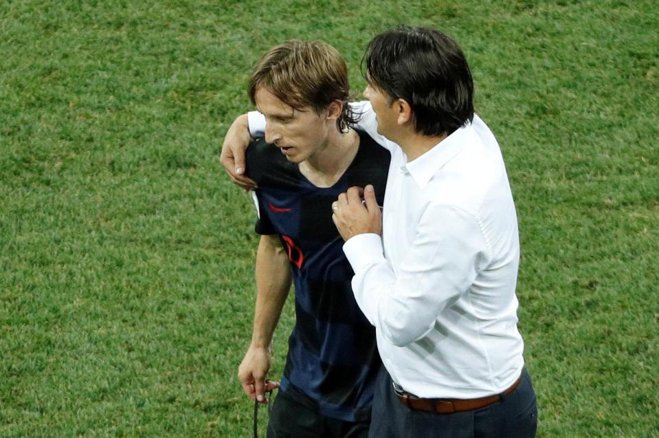  Luka Modric is consoled by Croatia boss Zlatko Dalic after missing penalty