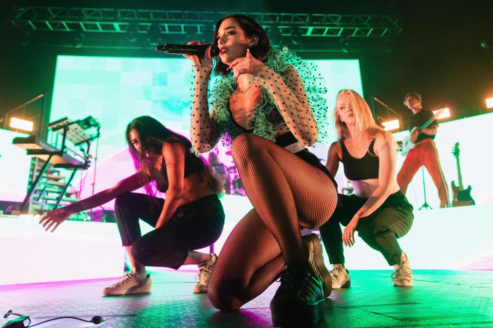  Dua Lipa wows fans with her latest hits in the US