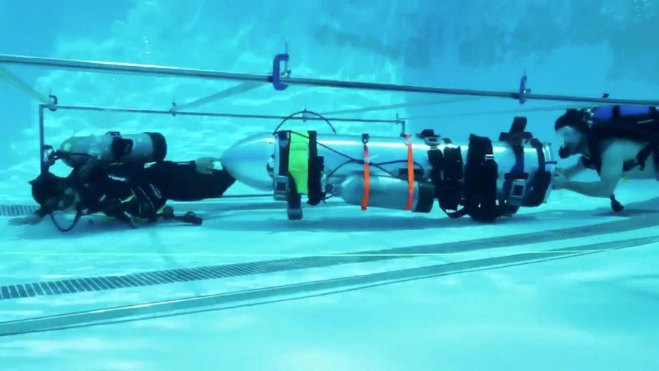  Elon Musk's mini-sub being tested in a swimming pool