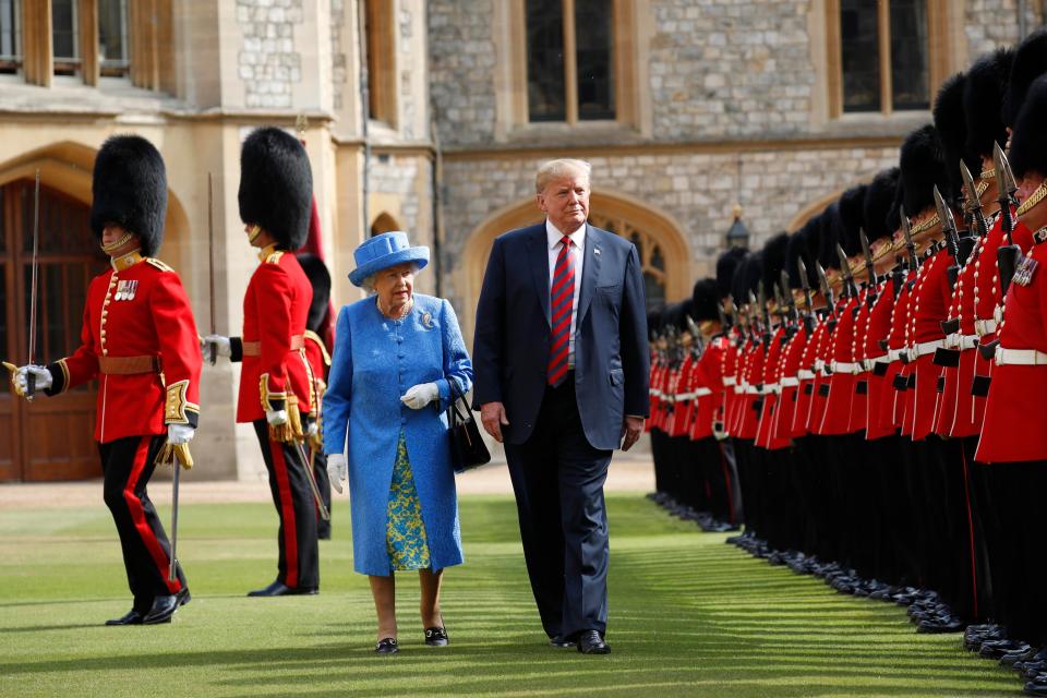  Donald Trump and the Queen inspected the Royal Guard of Honour