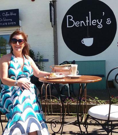  Jane pictured outside the antiques shop where she specialised in royal keepsakes