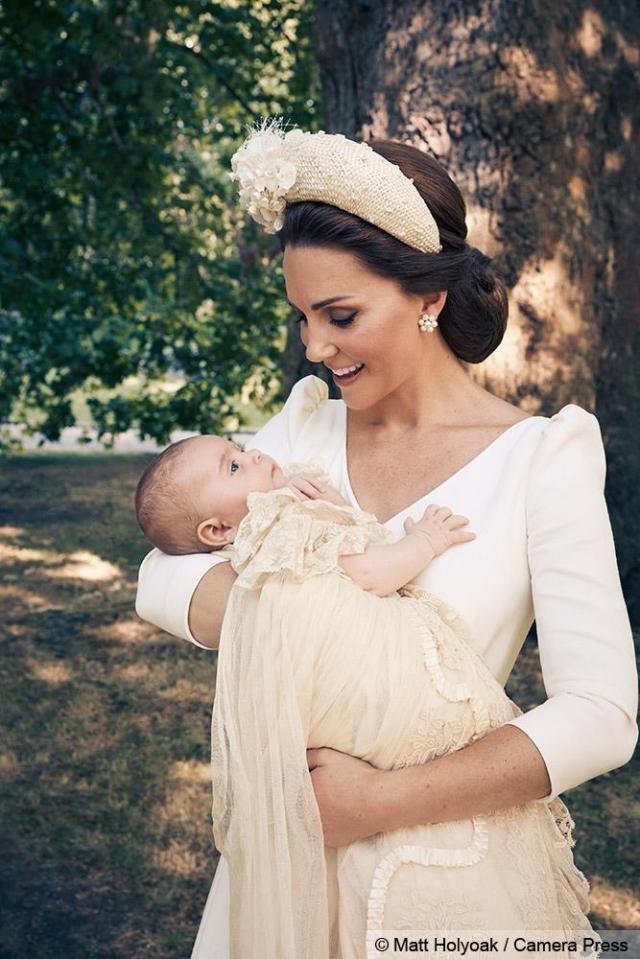  Kate Middleton showed off Prince Louis' satin-lined lace gown from his christening