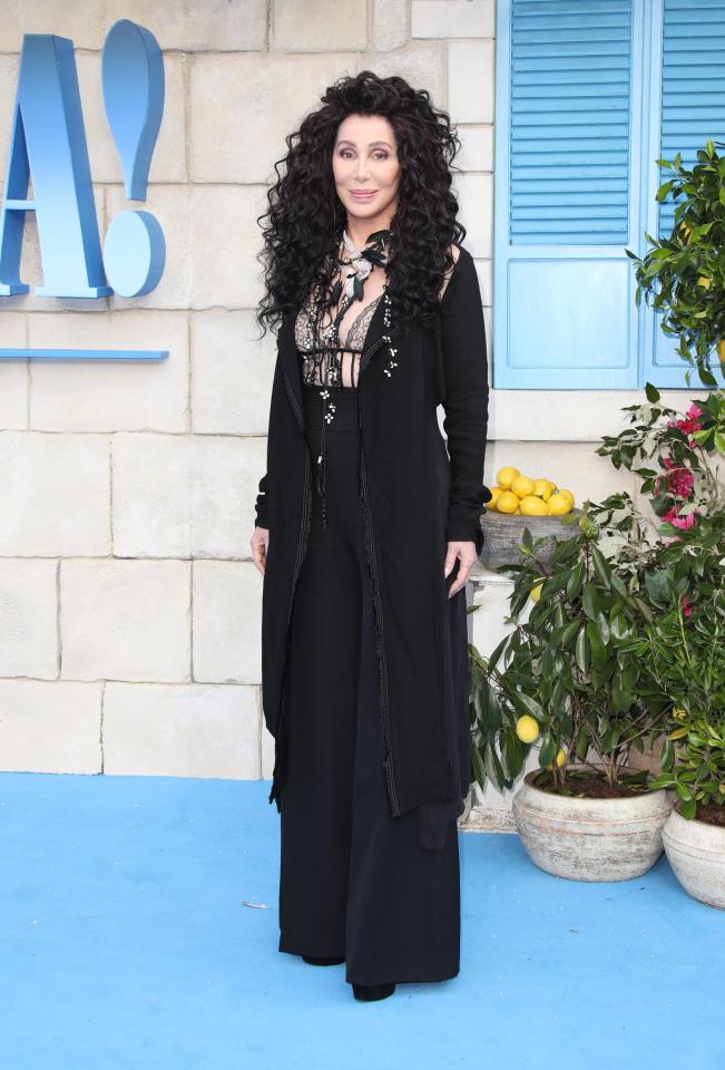  Cher wore her hair big and an all black outfit for the Mamma Mia world premiere last night