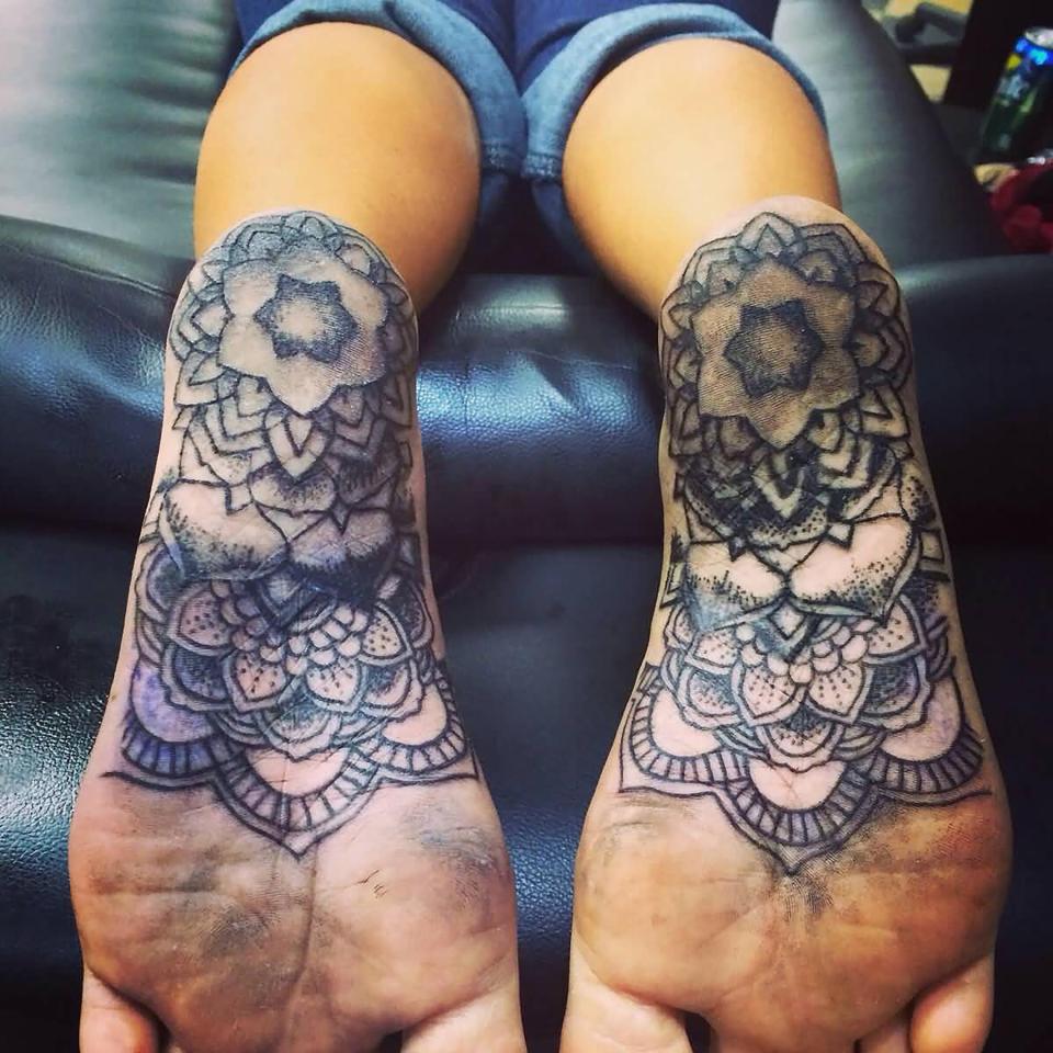  This body art aficionado opted for a floral design on her feet