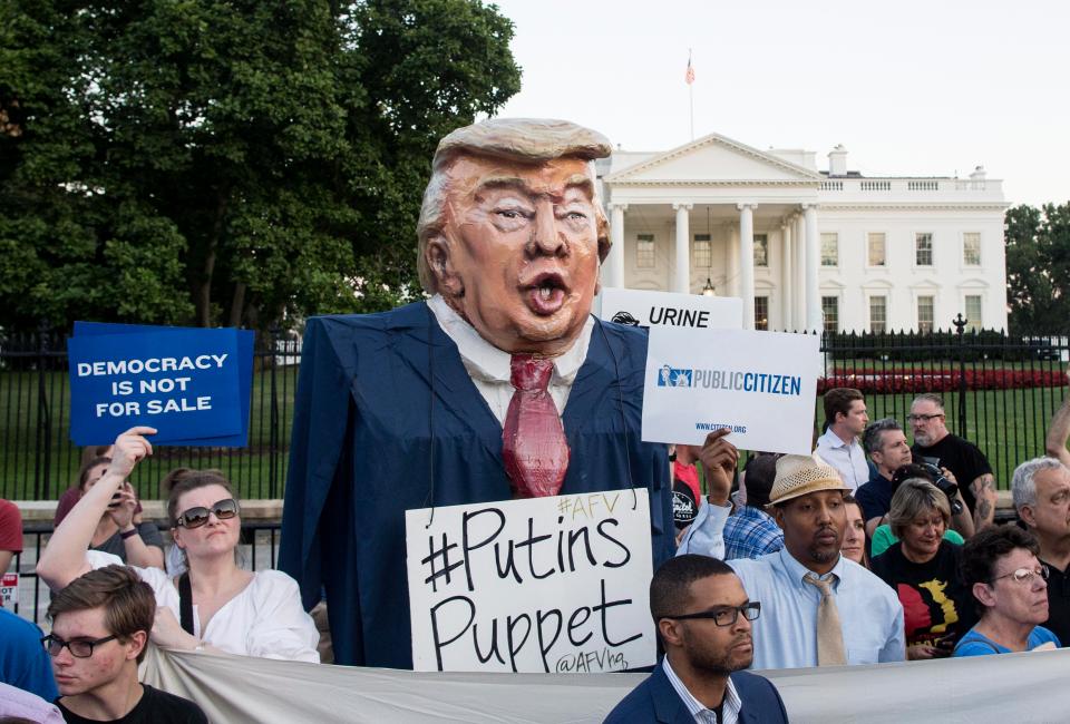  As protests continue outside the White House, lawmakers from both sides are calling for Trump to be impeached