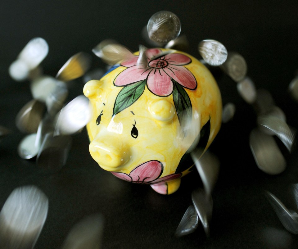 Eight out of 10 people are unsure about how much they should be saving  for later life, according to a survey by the Pensions and Lifetime Savings Association