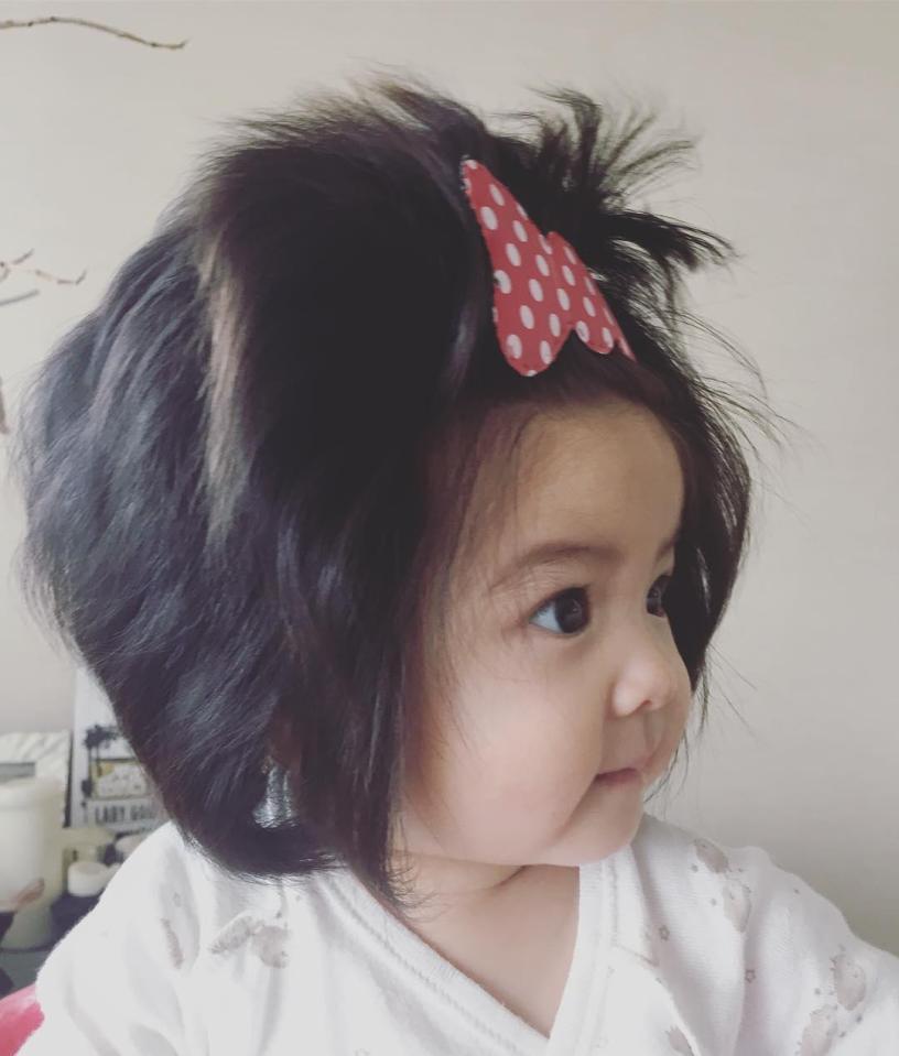  Baby Chanco is already able to wear hair accessories